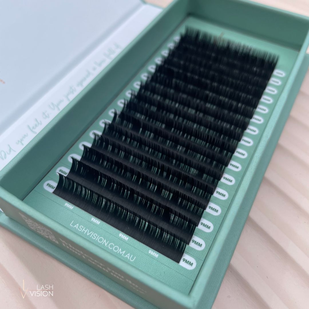 Elementary Classic Lash Tray - High-quality PBT lash extensions for soft, natural-looking lashes